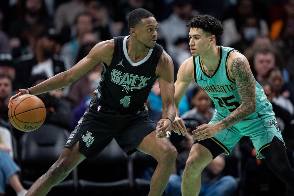 为拜仁后防 为拜仁后防