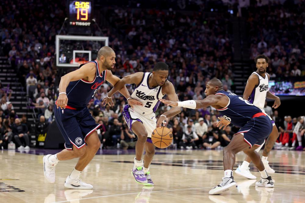 尽管他在一 尽管他在一