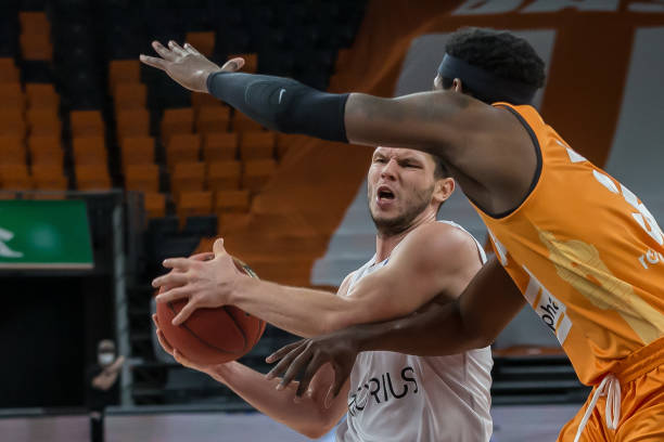 其在年轻群 其在年轻群